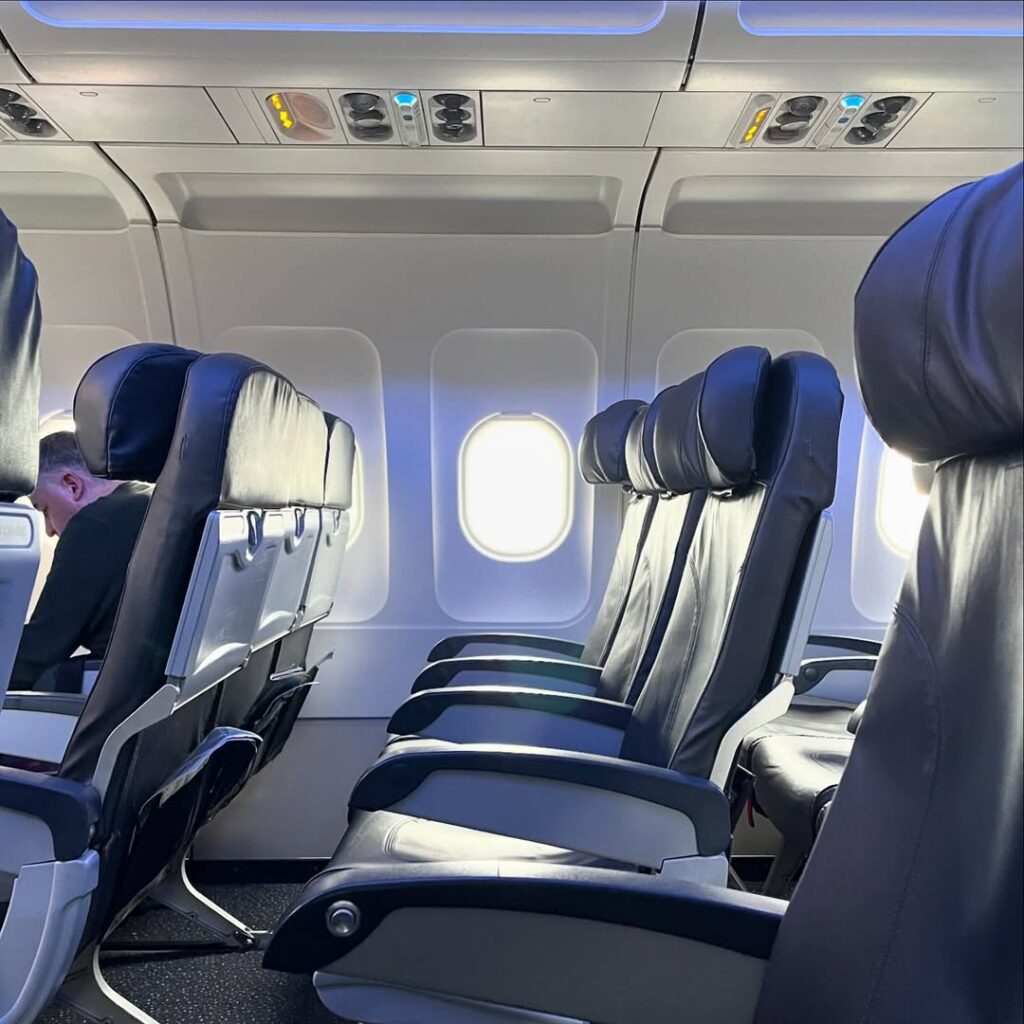 Airplane empty seats